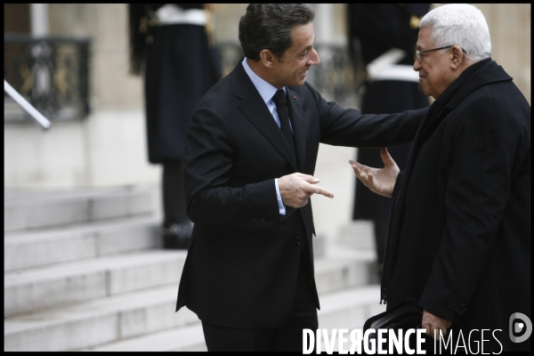 Nicolas sarkozy recoit le president de l  autorite palestinienne mahmoud abbas pour un entretien dejeuner suivi d une conference de presse