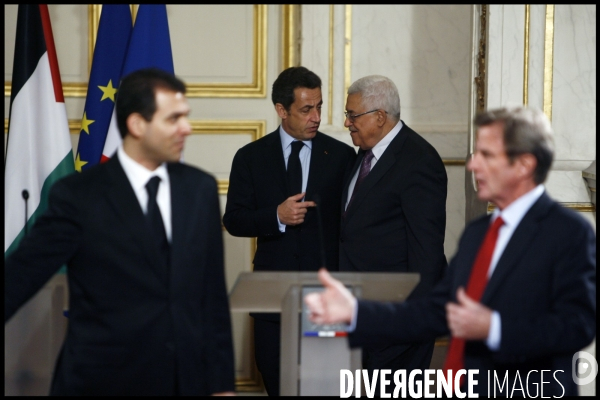 Nicolas sarkozy recoit le president de l  autorite palestinienne mahmoud abbas pour un entretien dejeuner suivi d une conference de presse