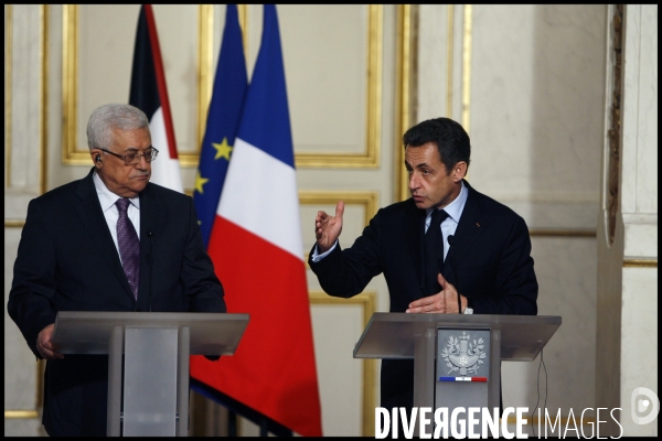 Nicolas sarkozy recoit le president de l  autorite palestinienne mahmoud abbas pour un entretien dejeuner suivi d une conference de presse