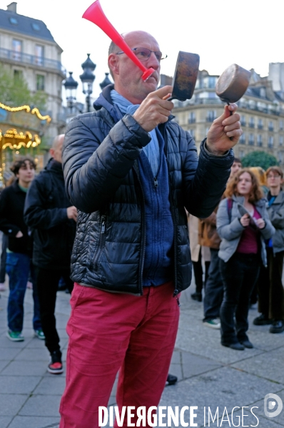 Pour qui résonnent les casseroles ce soir à 20H ? Pour Emmanuel Macron.