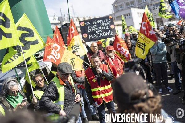 AG des cheminots de gare de Lyon et envahissement du siege d EURONEXT a la Defense