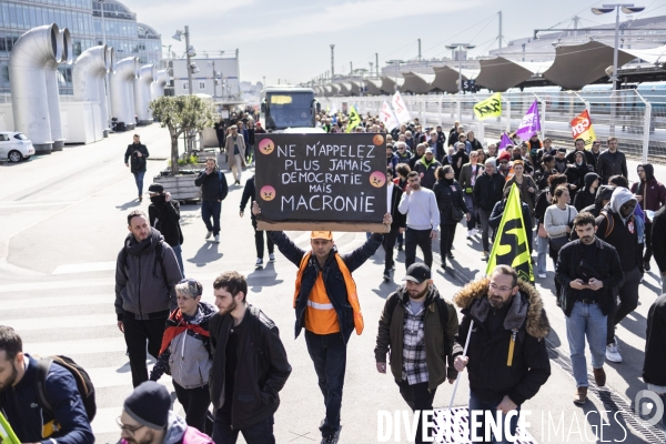 AG des cheminots de gare de Lyon et envahissement du siege d EURONEXT a la Defense