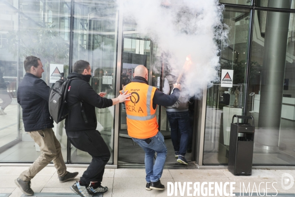 AG des cheminots de gare de Lyon et envahissement du siege d EURONEXT a la Defense