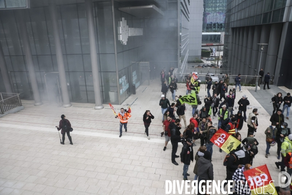 AG des cheminots de gare de Lyon et envahissement du siege d EURONEXT a la Defense