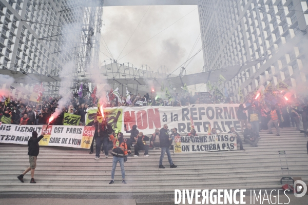 AG des cheminots de gare de Lyon et envahissement du siege d EURONEXT a la Defense