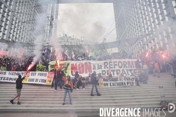 AG des cheminots de gare de Lyon et envahissement du siege d EURONEXT a la Defense