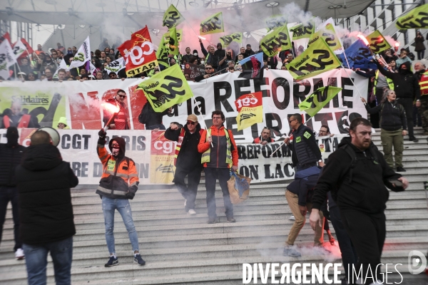 AG des cheminots de gare de Lyon et envahissement du siege d EURONEXT a la Defense