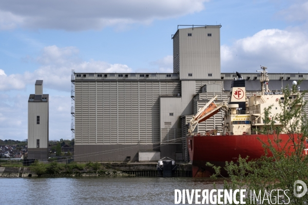 Illustrations silos à grain