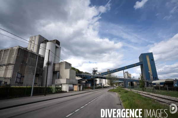 Illustrations silos à grain
