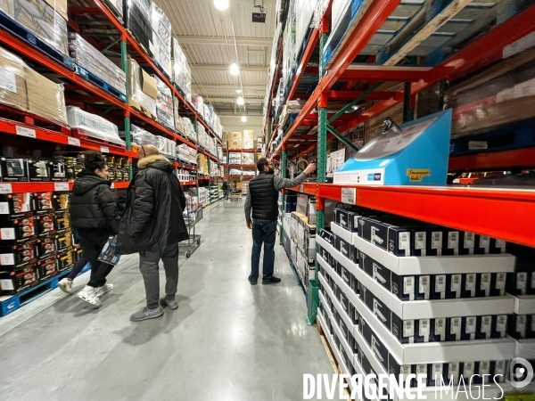 Shopping dans un magasin Costco, entrepot hard discount