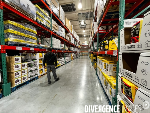 Shopping dans un magasin Costco, entrepot hard discount