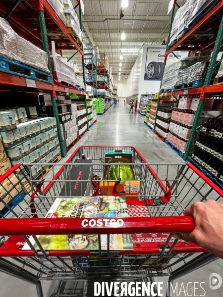 Shopping dans un magasin Costco, entrepot hard discount