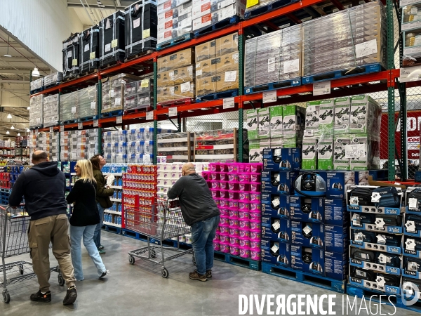 Shopping dans un magasin Costco, entrepot hard discount