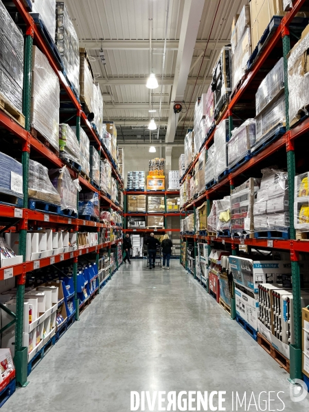 Shopping dans un magasin Costco, entrepot hard discount