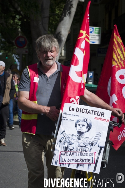 Premier Mai, muguet slogans et casseroles..