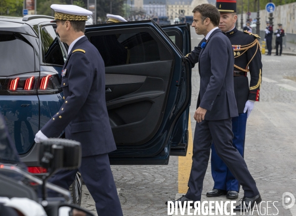 Emmanuel Macron préside la cérémonie du 8 mai.