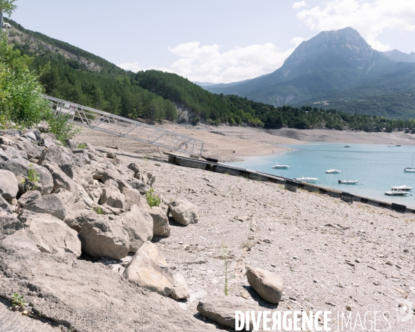 Secheresse lac de Serre Poncon