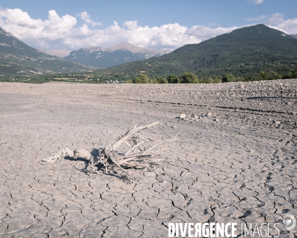 Secheresse lac de Serre Poncon
