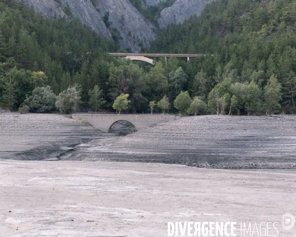Secheresse lac de Serre Poncon