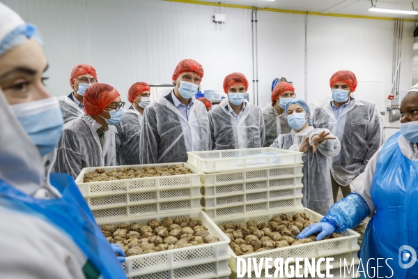 Arnaud Montbourg visite le pole agroalimentaire du Technopole Agropole d Agen et l usine Lechef