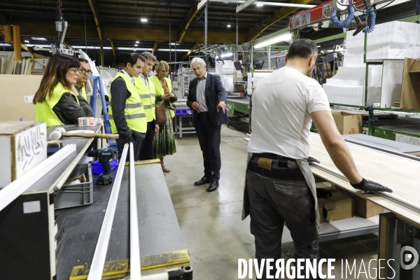 Arnaud Montbourg visite le pole agroalimentaire du Technopole Agropole d Agen et l usine Lechef