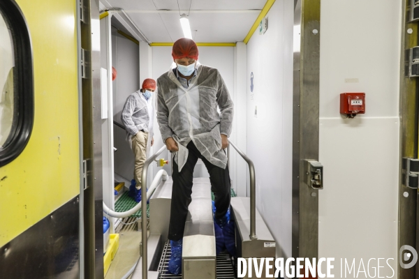 Arnaud Montbourg visite le pole agroalimentaire du Technopole Agropole d Agen et l usine Lechef
