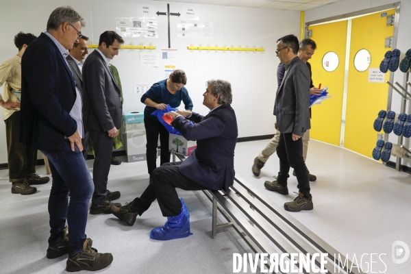 Arnaud Montbourg visite le pole agroalimentaire du Technopole Agropole d Agen et l usine Lechef