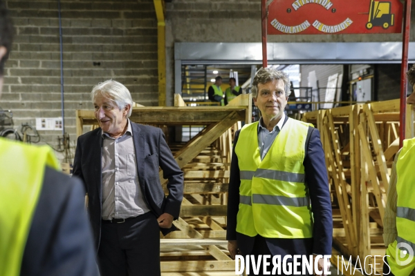 Arnaud Montbourg visite le pole agroalimentaire du Technopole Agropole d Agen et l usine Lechef