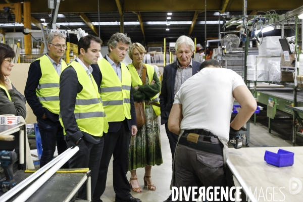 Arnaud Montbourg visite le pole agroalimentaire du Technopole Agropole d Agen et l usine Lechef