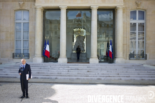 Paris : Conseil des ministres.