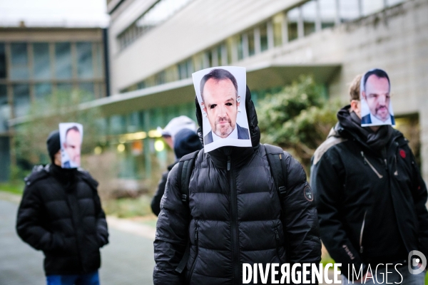 Manifestation de salaries de Canal+ contre le licenciement de Stephane Guy