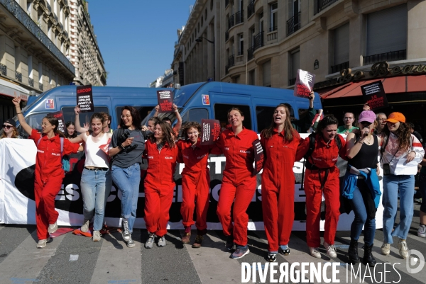 Tentative de blocage par des militants pour le climat de l’AG de TotalEnergies