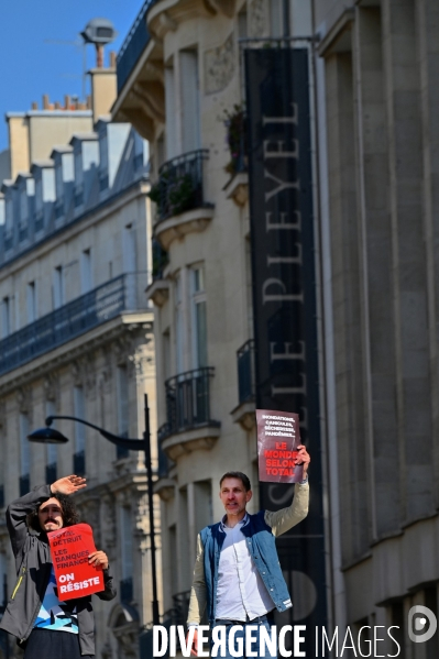 Tentative de blocage par des militants pour le climat de l’AG de TotalEnergies