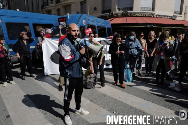 Tentative de blocage par des militants pour le climat de l’AG de TotalEnergies