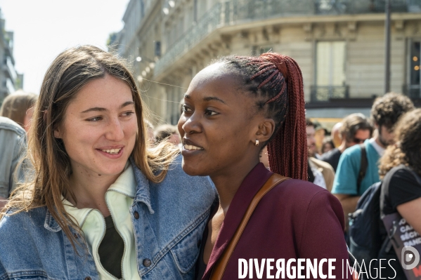 Action blocage de l assemblée générale de TotalEnergies 2023 par des militants écologistes. Sauver le climat !