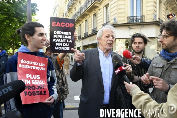 Action blocage de l assemblée générale de TotalEnergies 2023 par des militants écologistes. Sauver le climat !