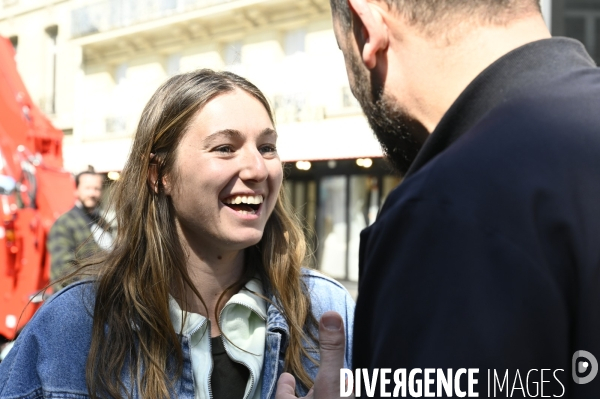 Action blocage de l assemblée générale de TotalEnergies 2023 par des militants écologistes. Sauver le climat !