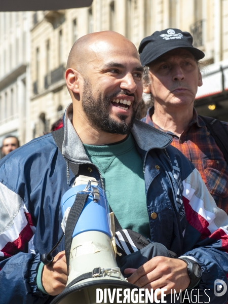 Action blocage de l assemblée générale de TotalEnergies 2023 par des militants écologistes. Sauver le climat !