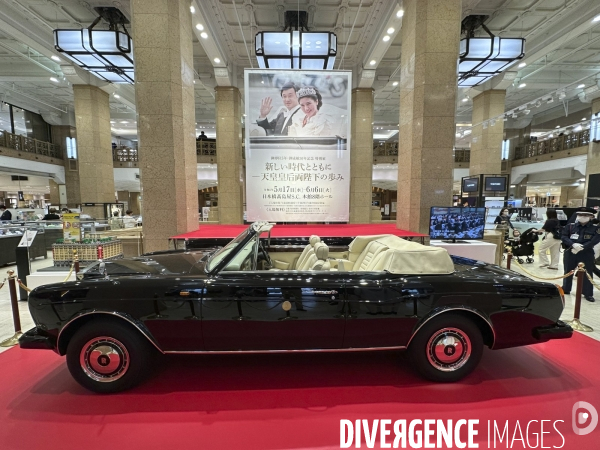 Rolls royce du mariage de l empereur naruhito exposee chez takashimaya de tokyo
