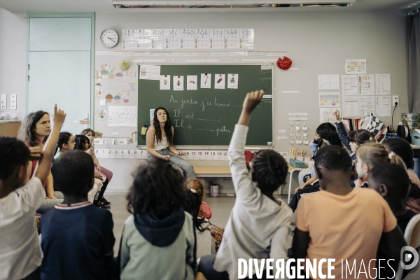 « Faire classe dehors » avec une classe de CP.