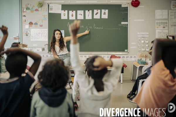 « Faire classe dehors » avec une classe de CP.