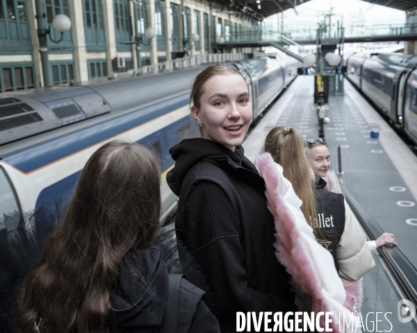 Gare du Nord, danseuses du ballet de Kiev en partance pour Londres.