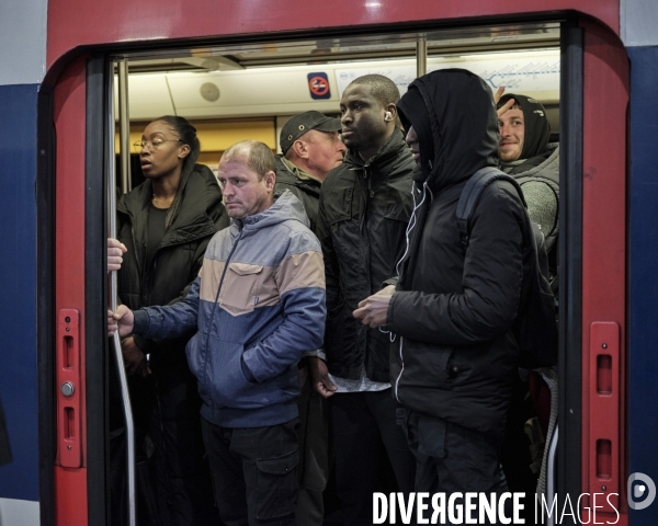 Gare du Nord, usagers du RER B  17h.