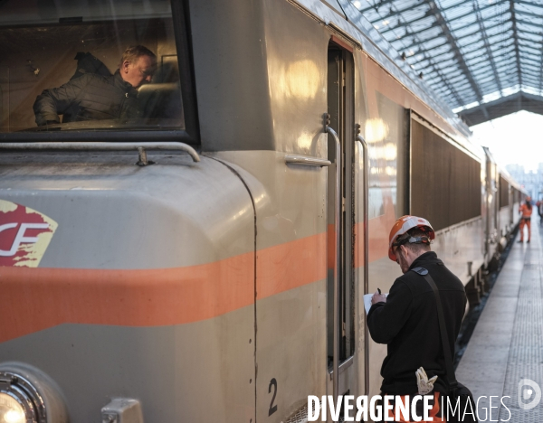 Gare du Nord, arriv en gare dÕun TER en provenances  des Hauts-de-France