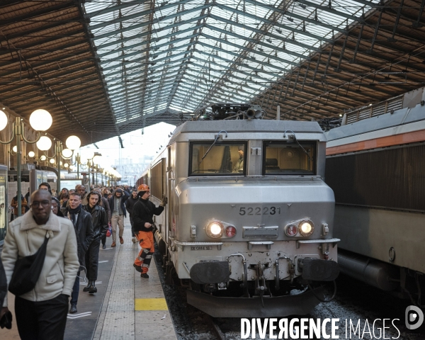 Gare du Nord, 7h54, arrive du TER en provenance de Maubeuge.