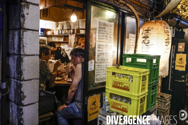 Le quartier golden gai a tokyo