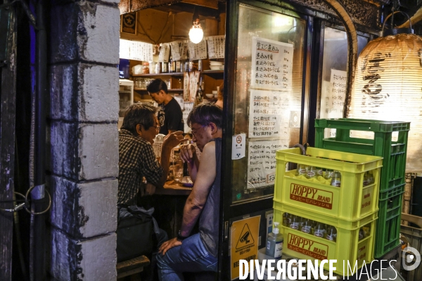 Le quartier golden gai a tokyo