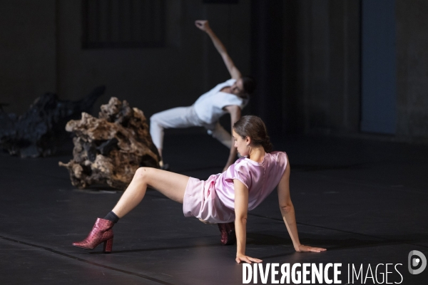 BLACK LIGHTS de Mathilde Monnier