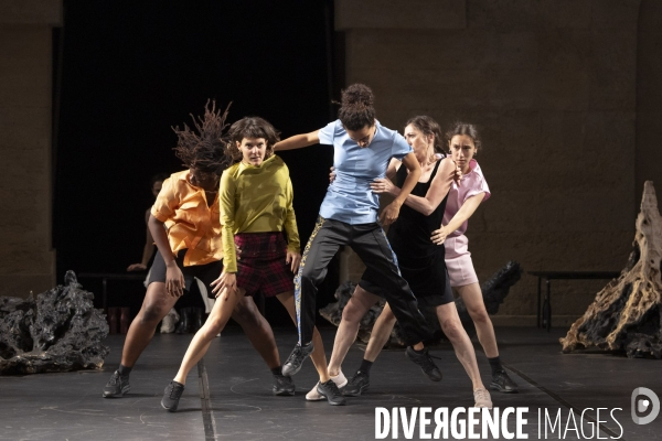 BLACK LIGHTS de Mathilde Monnier