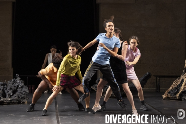 BLACK LIGHTS de Mathilde Monnier
